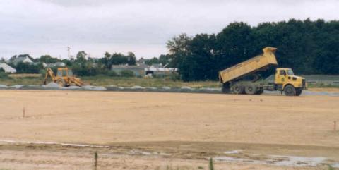 1986 - La municipalit construit un terrain stabilis